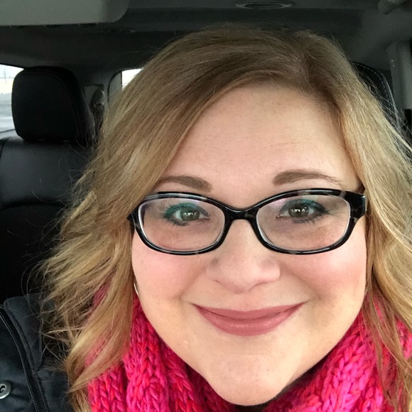 Meet your Posher, Amanda - Picture 1 of 1